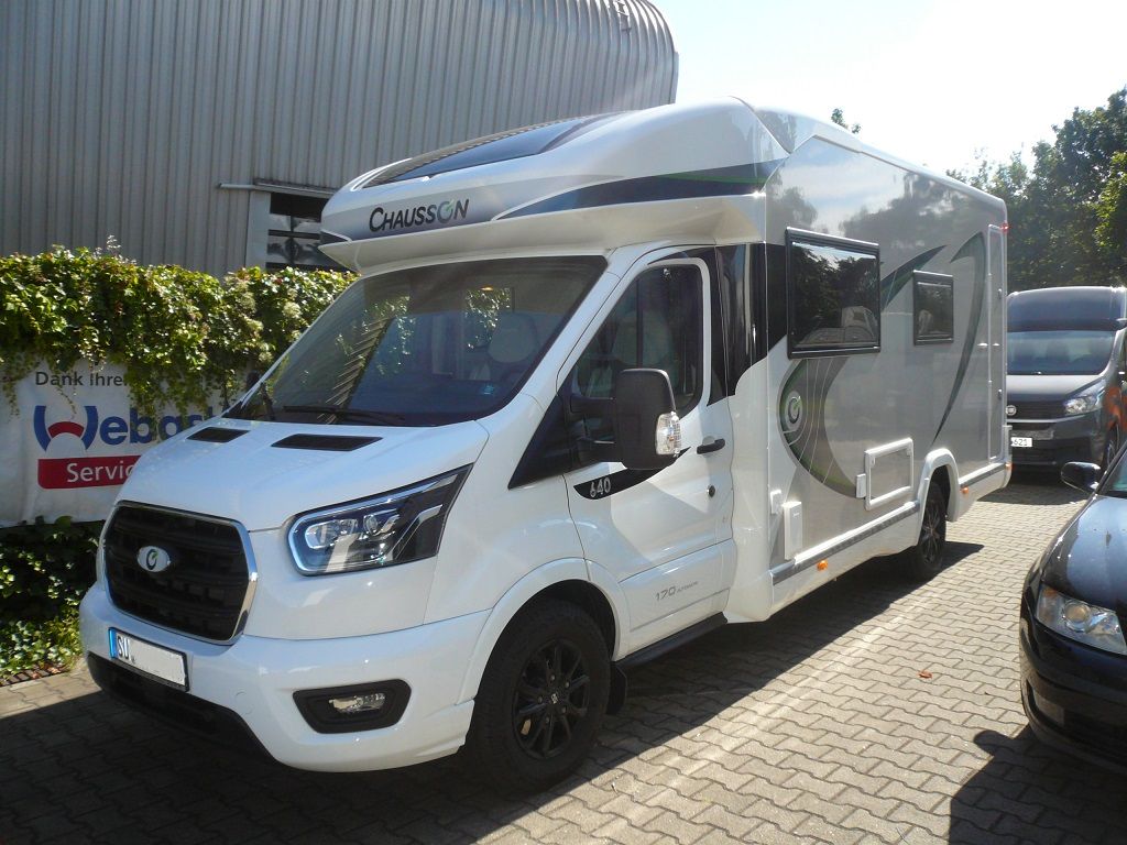 Wir montieren Alarmanlagen, SAT-TV, Multimedia- & Musikanlagen, Navigationen, Rückfahr- & Frontkameras in Ihr Wohnmobil ein.
Bei uns ist Ihr Wohnmobil in den besten Händen.
Wir bieten auf drei Einbauplätzen höchsten Montagekomfort für Ihr Wohnmobil.