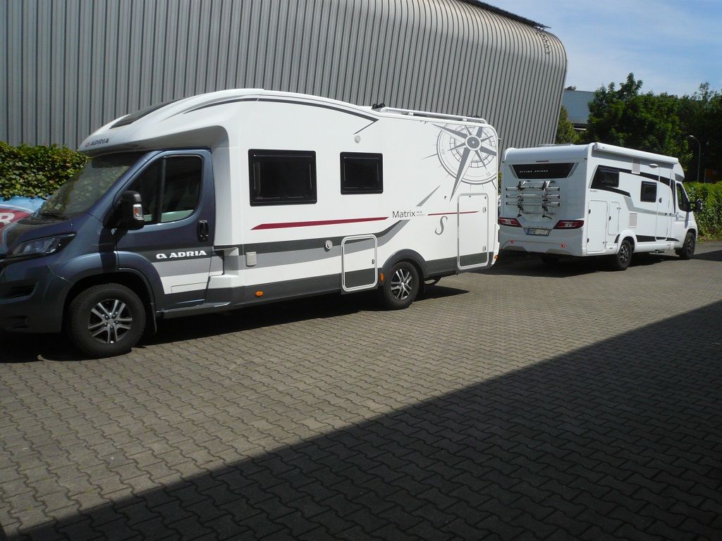 Wir montieren Alarmanlagen, SAT-TV, Multimedia- & Musikanlagen, Navigationen, Rückfahr- & Frontkameras in Ihr Wohnmobil ein.
Bei uns ist Ihr Wohnmobil in den besten Händen.
Wir bieten auf drei Einbauplätzen höchsten Montagekomfort für Ihr Wohnmobil.