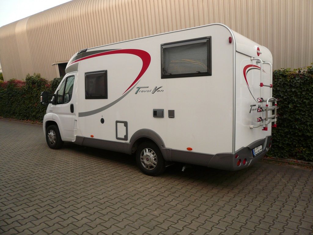 Wir montieren Alarmanlagen, SAT-TV, Multimedia- & Musikanlagen, Navigationen, Rückfahr- & Frontkameras in Ihr Wohnmobil ein.
Bei uns ist Ihr Wohnmobil in den besten Händen.
Wir bieten auf drei Einbauplätzen höchsten Montagekomfort für Ihr Wohnmobil.