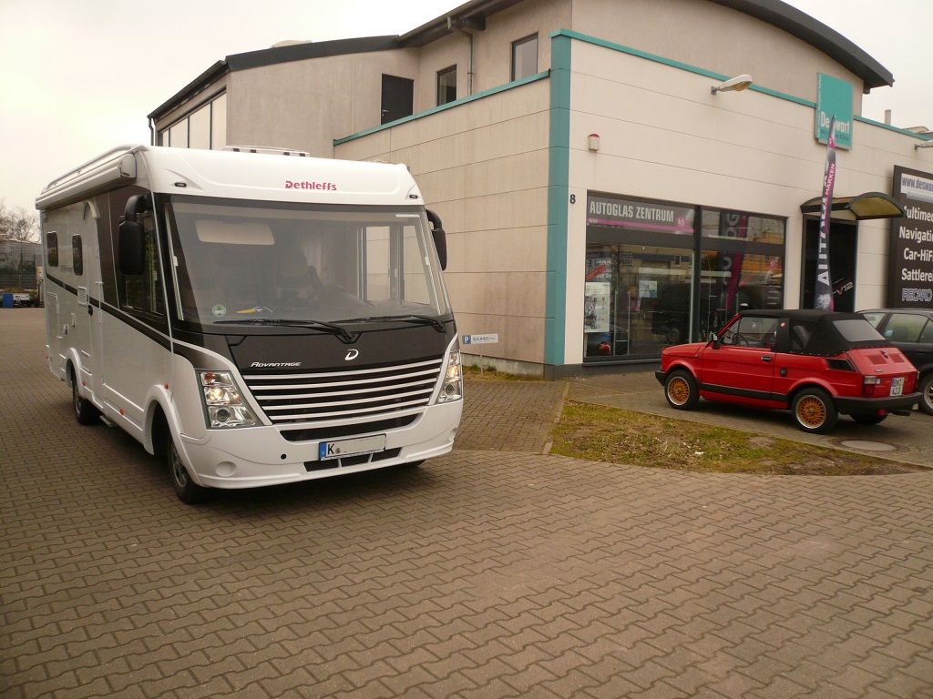 Wir montieren Alarmanlagen, SAT-TV, Multimedia- & Musikanlagen, Navigationen, Rückfahr- & Frontkameras in Ihr Wohnmobil ein.
Bei uns ist Ihr Wohnmobil in den besten Händen.
Wir bieten auf drei Einbauplätzen höchsten Montagekomfort für Ihr Wohnmobil.