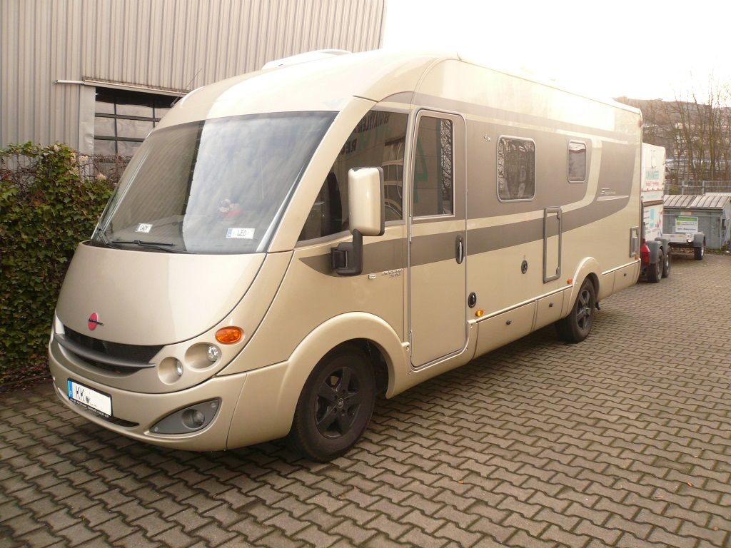 Wir montieren Alarmanlagen, SAT-TV, Multimedia- & Musikanlagen, Navigationen, Rückfahr- & Frontkameras in Ihr Wohnmobil ein.
Bei uns ist Ihr Wohnmobil in den besten Händen.
Wir bieten auf drei Einbauplätzen höchsten Montagekomfort für Ihr Wohnmobil.