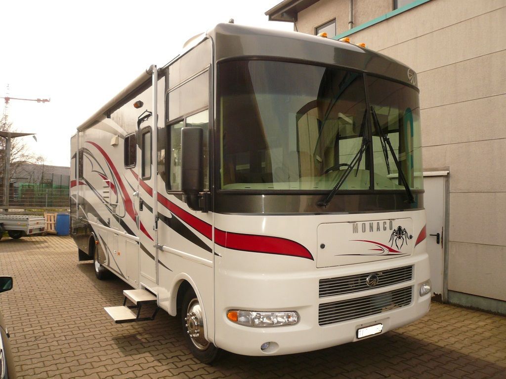 Wir montieren Alarmanlagen, SAT-TV, Multimedia- & Musikanlagen, Navigationen, Rückfahr- & Frontkameras in Ihr Wohnmobil ein.
Bei uns ist Ihr Wohnmobil in den besten Händen.
Wir bieten auf drei Einbauplätzen höchsten Montagekomfort für Ihr Wohnmobil.