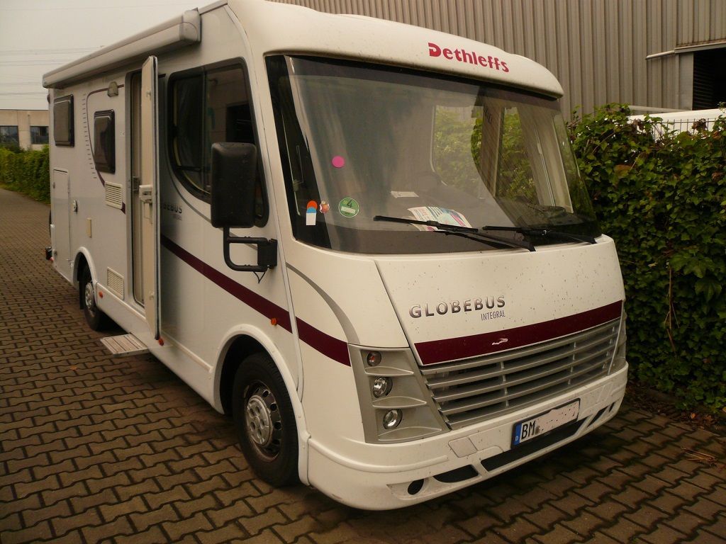 Wir montieren Alarmanlagen, SAT-TV, Multimedia- & Musikanlagen, Navigationen, Rückfahr- & Frontkameras in Ihr Wohnmobil ein.
Bei uns ist Ihr Wohnmobil in den besten Händen.
Wir bieten auf drei Einbauplätzen höchsten Montagekomfort für Ihr Wohnmobil.