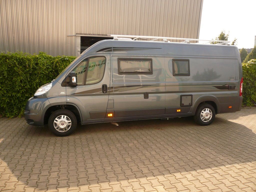 Wir montieren Alarmanlagen, SAT-TV, Multimedia- & Musikanlagen, Navigationen, Rückfahr- & Frontkameras in Ihr Wohnmobil ein.
Bei uns ist Ihr Wohnmobil in den besten Händen.
Wir bieten auf drei Einbauplätzen höchsten Montagekomfort für Ihr Wohnmobil.