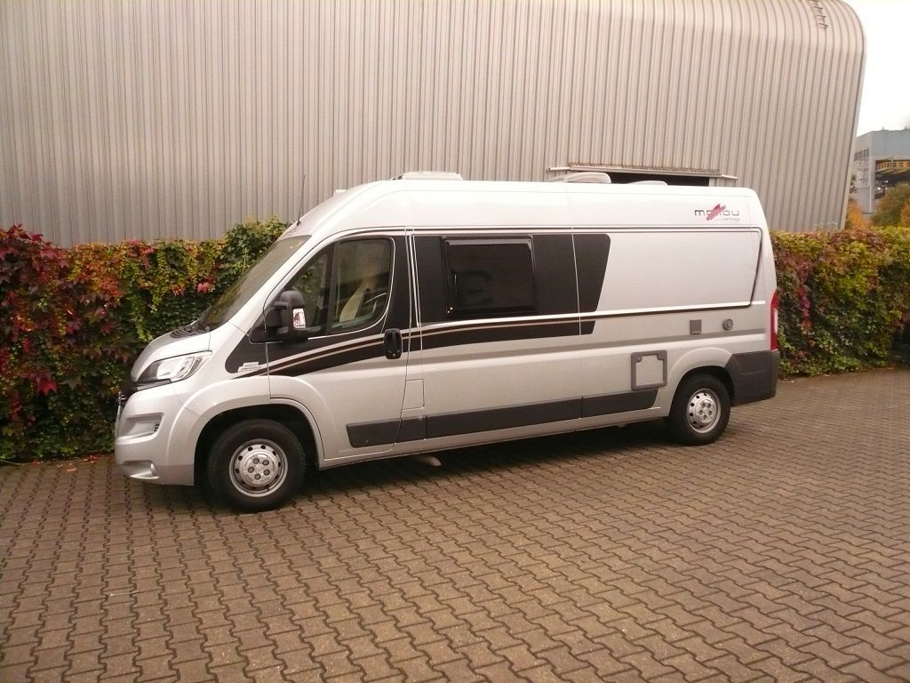 Wir montieren Alarmanlagen, SAT-TV, Multimedia- & Musikanlagen, Navigationen, Rückfahr- & Frontkameras in Ihr Wohnmobil ein.
Bei uns ist Ihr Wohnmobil in den besten Händen.
Wir bieten auf drei Einbauplätzen höchsten Montagekomfort für Ihr Wohnmobil.