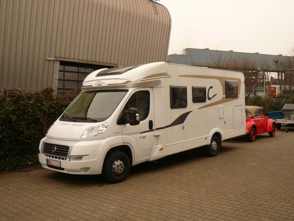 Wir montieren Alarmanlagen, SAT-TV, Multimedia- & Musikanlagen, Navigationen, Rückfahr- & Frontkameras in Ihr Wohnmobil ein.
Bei uns ist Ihr Wohnmobil in den besten Händen.
Wir bieten auf drei Einbauplätzen höchsten Montagekomfort für Ihr Wohnmobil.