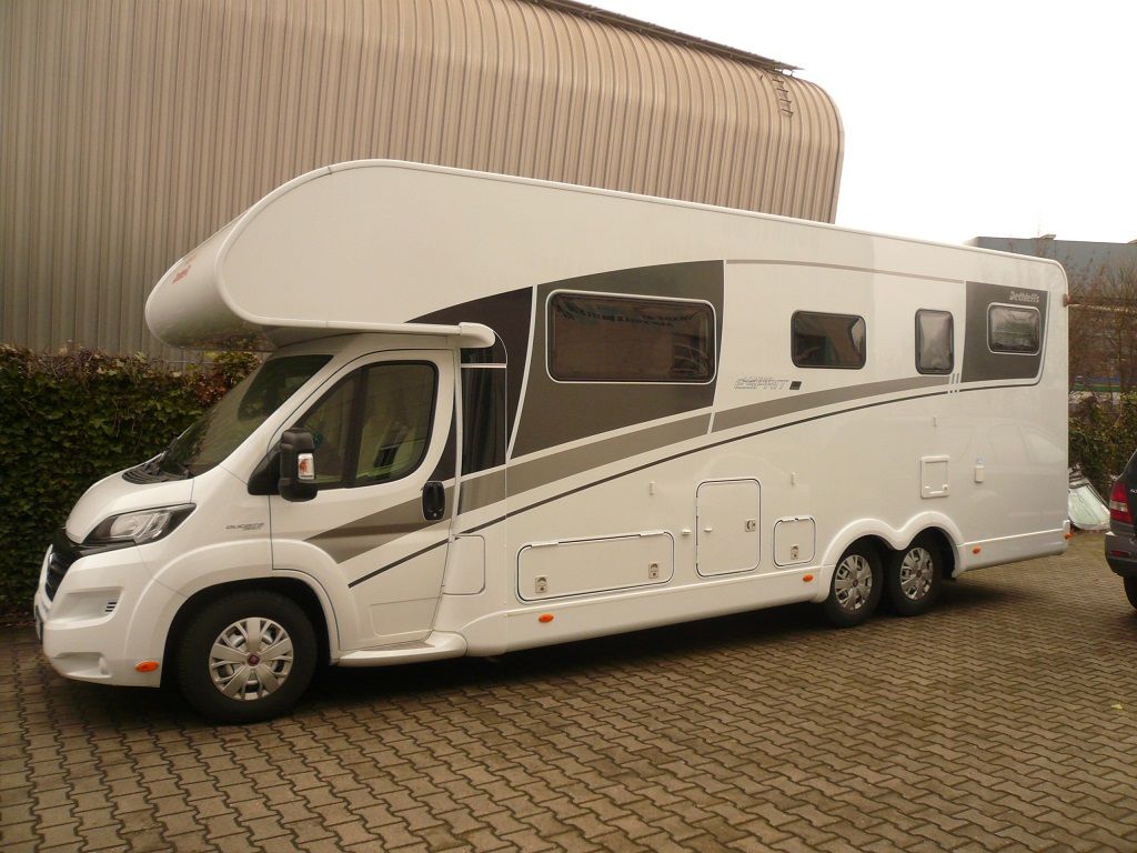 Wir montieren Alarmanlagen, SAT-TV, Multimedia- & Musikanlagen, Navigationen, Rückfahr- & Frontkameras in Ihr Wohnmobil ein.
Bei uns ist Ihr Wohnmobil in den besten Händen.
Wir bieten auf drei Einbauplätzen höchsten Montagekomfort für Ihr Wohnmobil.