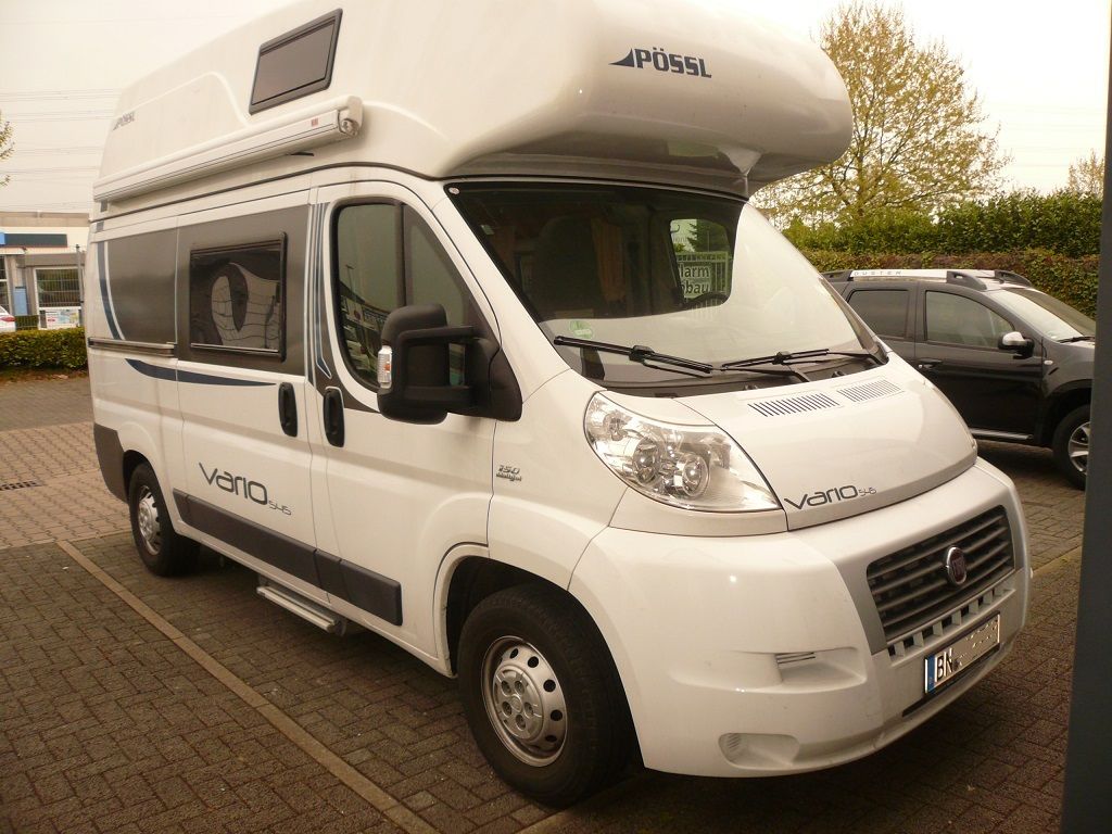 Wir montieren Alarmanlagen, SAT-TV, Multimedia- & Musikanlagen, Navigationen, Rückfahr- & Frontkameras in Ihr Wohnmobil ein.
Bei uns ist Ihr Wohnmobil in den besten Händen.
Wir bieten auf drei Einbauplätzen höchsten Montagekomfort für Ihr Wohnmobil.