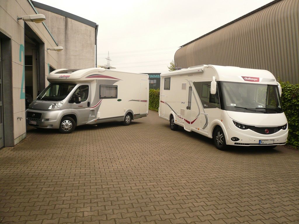 Wir montieren Alarmanlagen, SAT-TV, Multimedia- & Musikanlagen, Navigationen, Rückfahr- & Frontkameras in Ihr Wohnmobil ein.
Bei uns ist Ihr Wohnmobil in den besten Händen.
Wir bieten auf drei Einbauplätzen höchsten Montagekomfort für Ihr Wohnmobil.