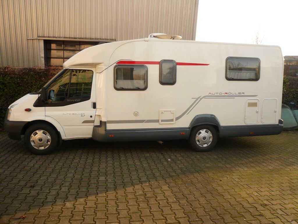 Wir montieren Alarmanlagen, SAT-TV, Multimedia- & Musikanlagen, Navigationen, Rückfahr- & Frontkameras in Ihr Wohnmobil ein.
Bei uns ist Ihr Wohnmobil in den besten Händen.
Wir bieten auf drei Einbauplätzen höchsten Montagekomfort für Ihr Wohnmobil.