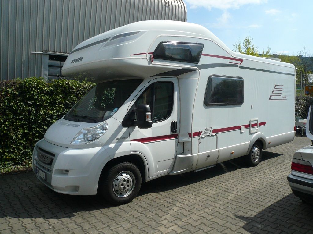 Wir montieren Alarmanlagen, SAT-TV, Multimedia- & Musikanlagen, Navigationen, Rückfahr- & Frontkameras in Ihr Wohnmobil ein.
Bei uns ist Ihr Wohnmobil in den besten Händen.
Wir bieten auf drei Einbauplätzen höchsten Montagekomfort für Ihr Wohnmobil.