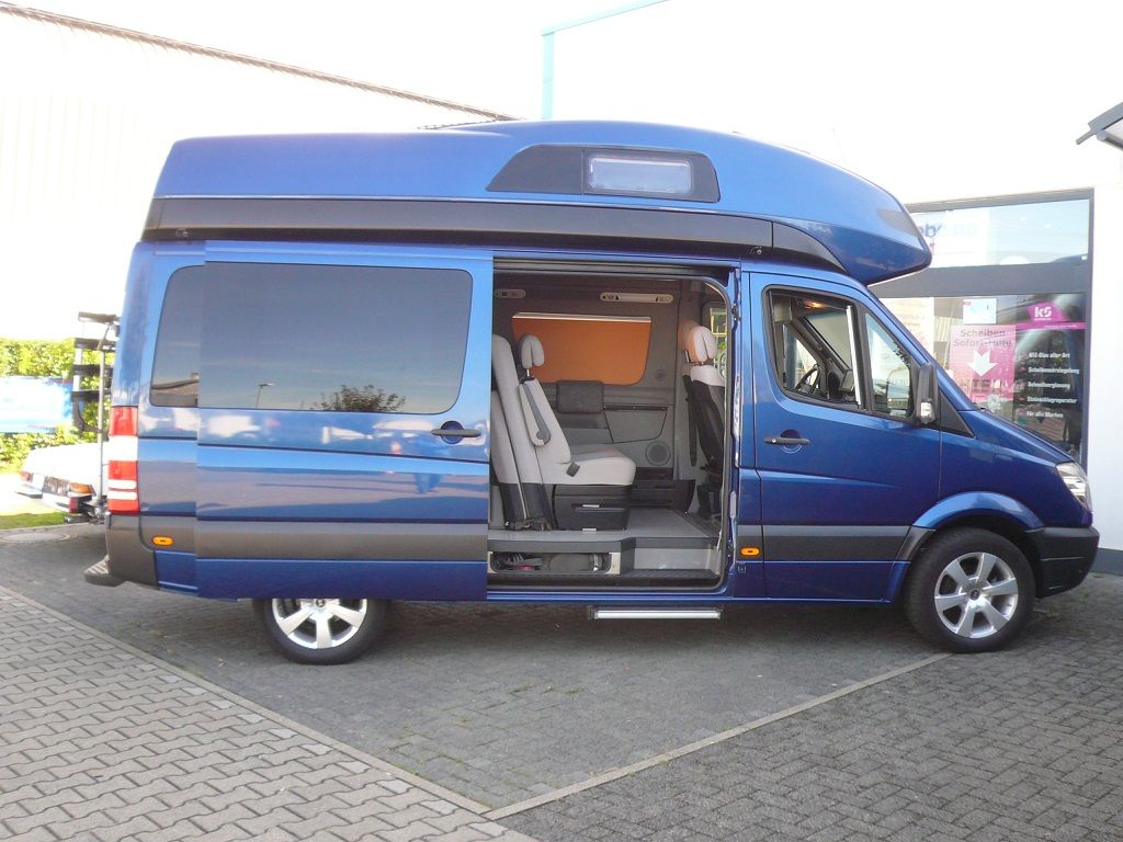 Wir montieren Alarmanlagen, SAT-TV, Multimedia- & Musikanlagen, Navigationen, Rückfahr- & Frontkameras in Ihr Wohnmobil ein.
Bei uns ist Ihr Wohnmobil in den besten Händen.
Wir bieten auf drei Einbauplätzen höchsten Montagekomfort für Ihr Wohnmobil.