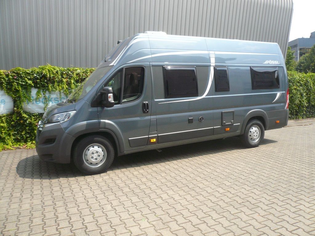 Wir montieren Alarmanlagen, SAT-TV, Multimedia- & Musikanlagen, Navigationen, Rückfahr- & Frontkameras in Ihr Wohnmobil ein.
Bei uns ist Ihr Wohnmobil in den besten Händen.
Wir bieten auf drei Einbauplätzen höchsten Montagekomfort für Ihr Wohnmobil.