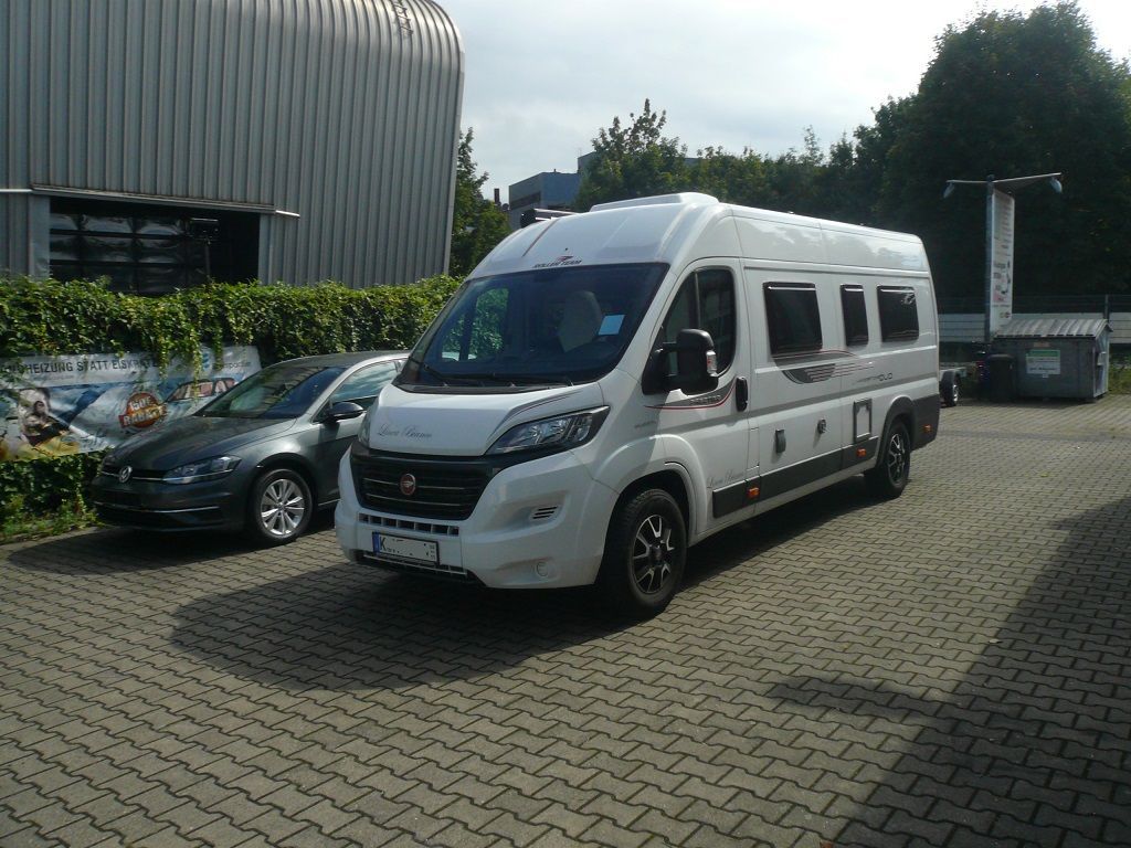 Wir montieren Alarmanlagen, SAT-TV, Multimedia- & Musikanlagen, Navigationen, Rückfahr- & Frontkameras in Ihr Wohnmobil ein.
Bei uns ist Ihr Wohnmobil in den besten Händen.
Wir bieten auf drei Einbauplätzen höchsten Montagekomfort für Ihr Wohnmobil.