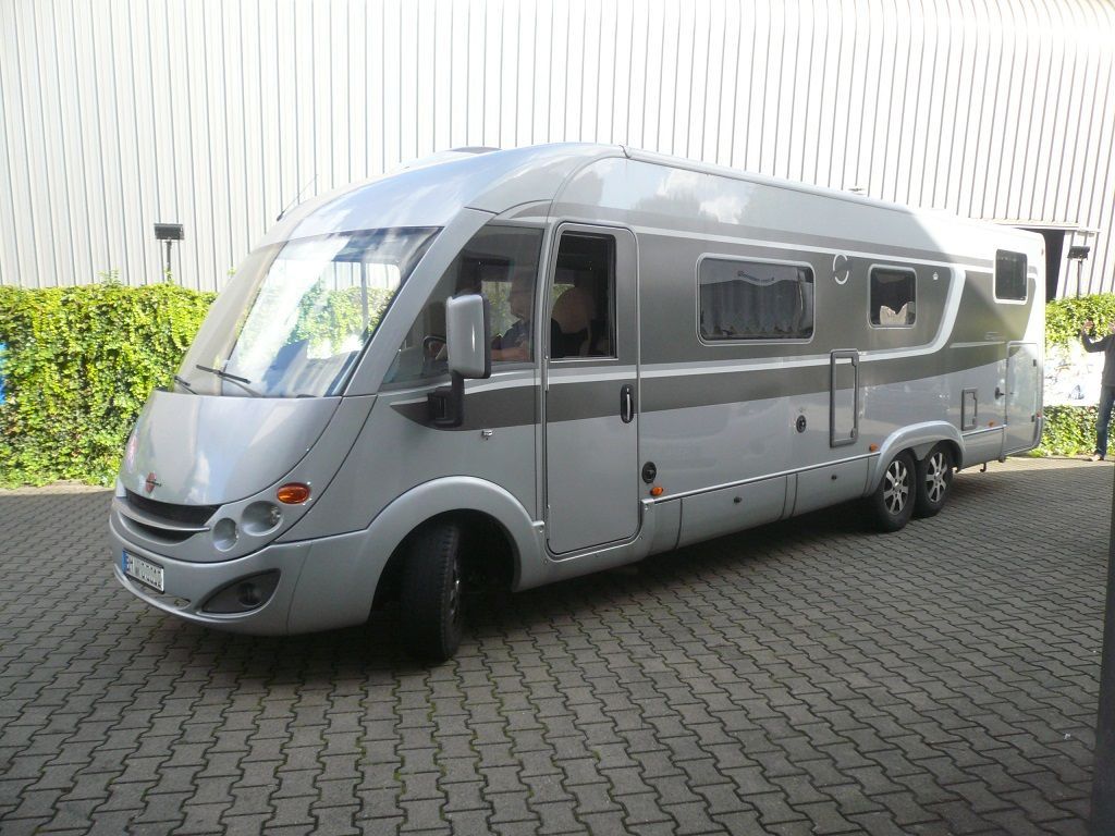 Wir montieren Alarmanlagen, SAT-TV, Multimedia- & Musikanlagen, Navigationen, Rückfahr- & Frontkameras in Ihr Wohnmobil ein.
Bei uns ist Ihr Wohnmobil in den besten Händen.
Wir bieten auf drei Einbauplätzen höchsten Montagekomfort für Ihr Wohnmobil.