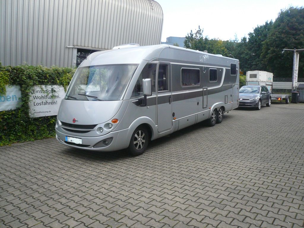 Wir montieren Alarmanlagen, SAT-TV, Multimedia- & Musikanlagen, Navigationen, Rückfahr- & Frontkameras in Ihr Wohnmobil ein.
Bei uns ist Ihr Wohnmobil in den besten Händen.
Wir bieten auf drei Einbauplätzen höchsten Montagekomfort für Ihr Wohnmobil.