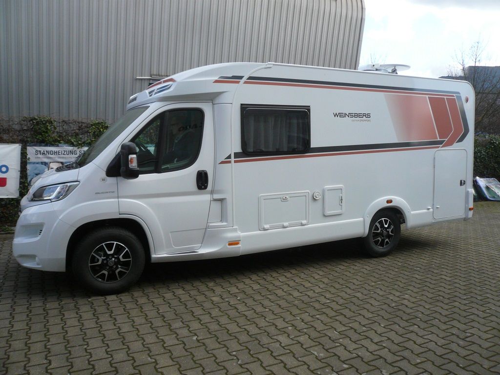 Wir montieren Alarmanlagen, SAT-TV, Multimedia- & Musikanlagen, Navigationen, Rückfahr- & Frontkameras in Ihr Wohnmobil ein.
Bei uns ist Ihr Wohnmobil in den besten Händen.
Wir bieten auf drei Einbauplätzen höchsten Montagekomfort für Ihr Wohnmobil.