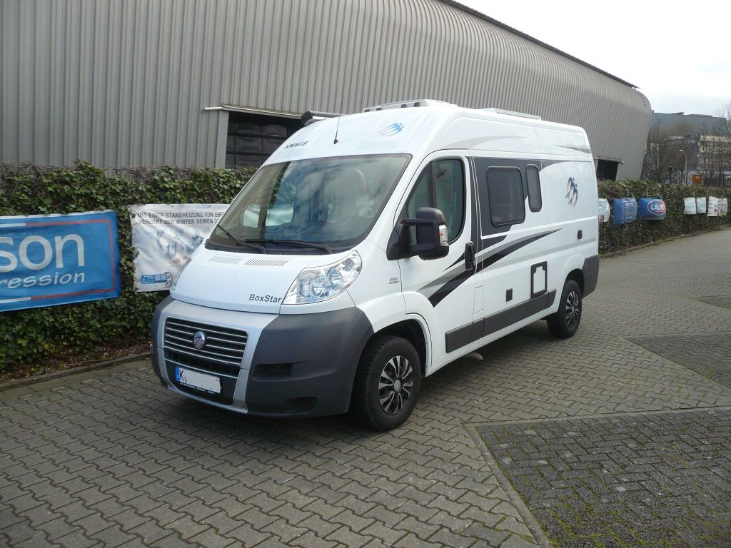 Wir montieren Alarmanlagen, SAT-TV, Multimedia- & Musikanlagen, Navigationen, Rückfahr- & Frontkameras in Ihr Wohnmobil ein.
Bei uns ist Ihr Wohnmobil in den besten Händen.
Wir bieten auf drei Einbauplätzen höchsten Montagekomfort für Ihr Wohnmobil.