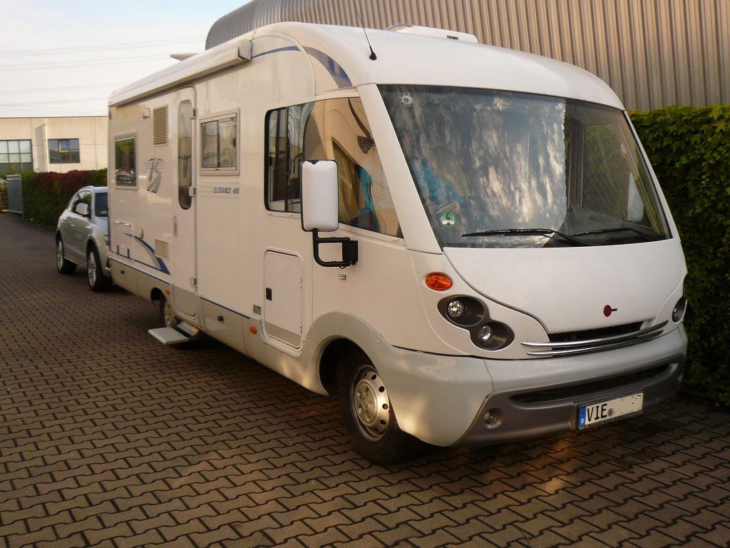 Wir montieren Alarmanlagen, SAT-TV, Multimedia- & Musikanlagen, Navigationen, Rückfahr- & Frontkameras in Ihr Wohnmobil ein.
Bei uns ist Ihr Wohnmobil in den besten Händen.
Wir bieten auf drei Einbauplätzen höchsten Montagekomfort für Ihr Wohnmobil.