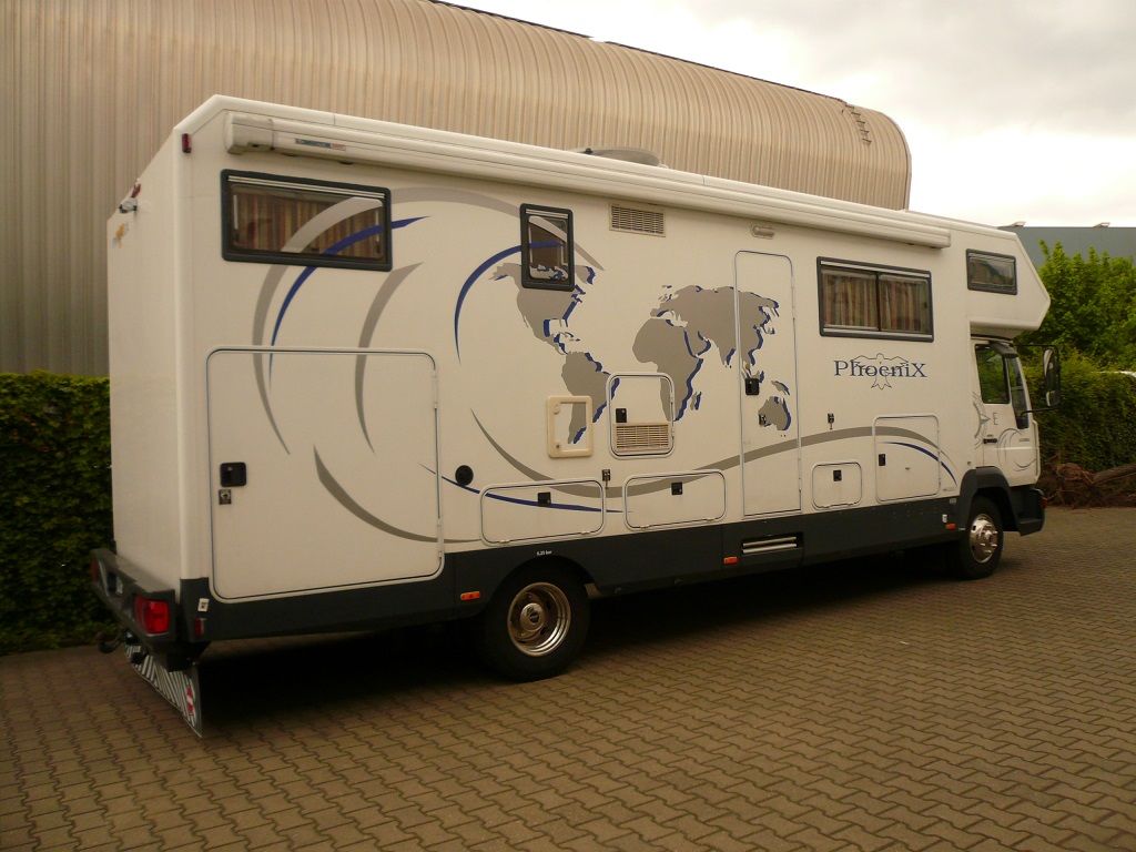 Wir montieren Alarmanlagen, SAT-TV, Multimedia- & Musikanlagen, Navigationen, Rückfahr- & Frontkameras in Ihr Wohnmobil ein.
Bei uns ist Ihr Wohnmobil in den besten Händen.
Wir bieten auf drei Einbauplätzen höchsten Montagekomfort für Ihr Wohnmobil.