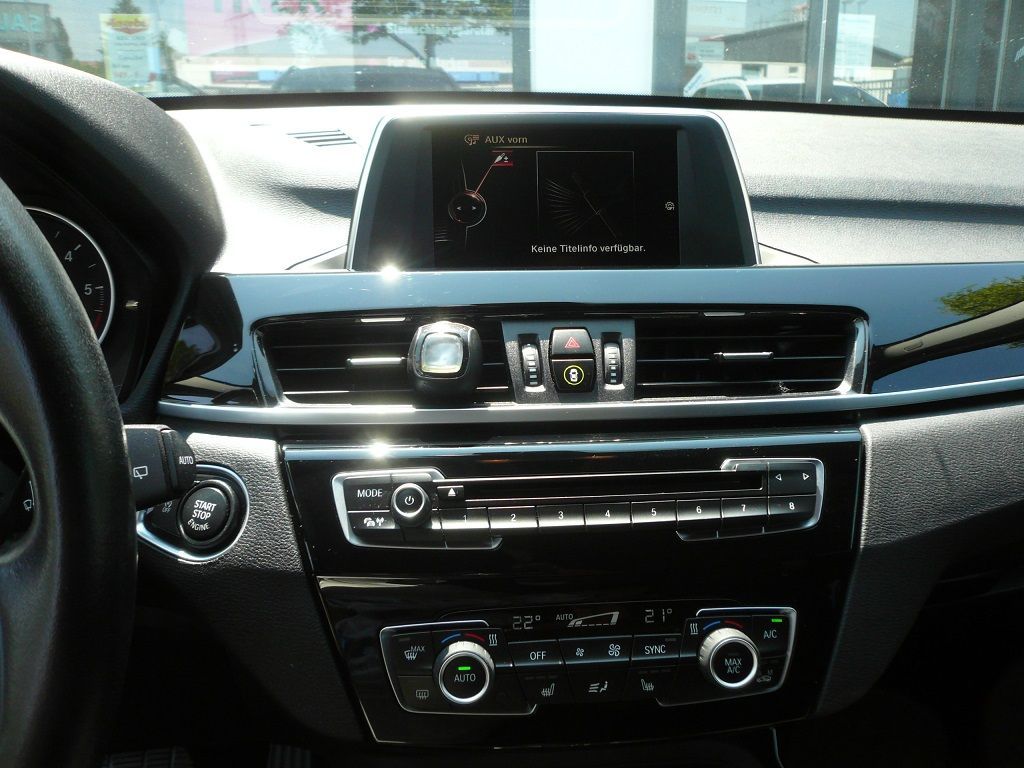 Smartphone Integration von Apple CarPlay und Android Auto (Wireless) und Rückfahrkamera nachgerüstet an ihrem werkseitig verbautem Multimedia-System von BMW.