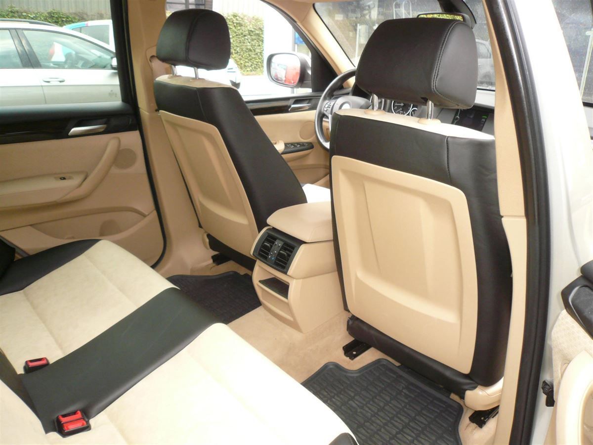 BMW X3 Innenausstattung in Leder schwarz/Alcantara beige neu angefertigt und montiert.