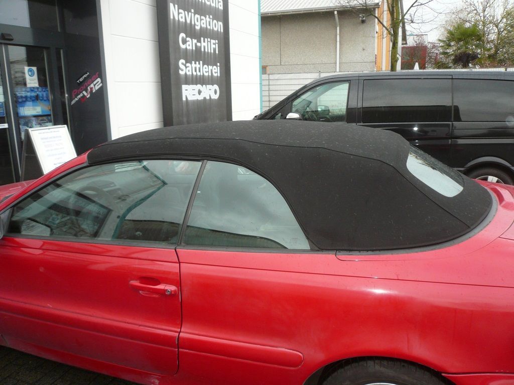 Volvo C70 Cabrio. Verdeckbezug in Sonnenland Stoff schwarz geliefert und montiert.