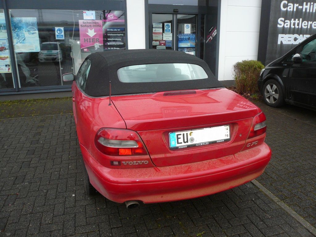 Volvo C70 Cabrio. Verdeckbezug in Sonnenland Stoff schwarz geliefert und montiert.