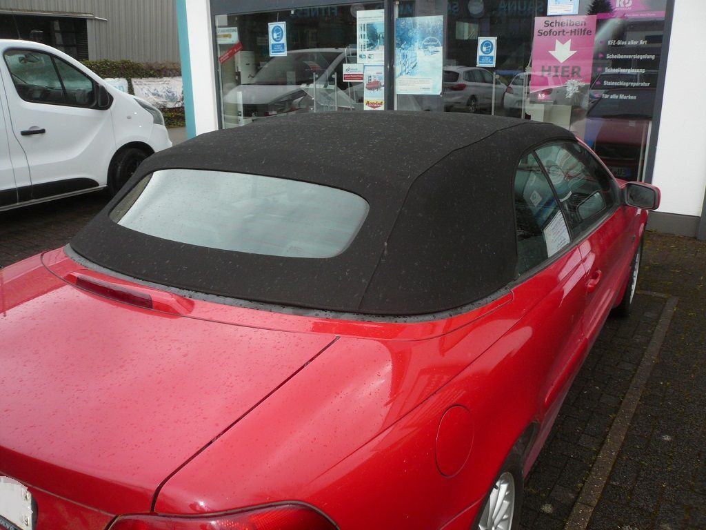 Volvo C70 Cabrio. Verdeckbezug in Sonnenland Stoff schwarz geliefert und montiert.