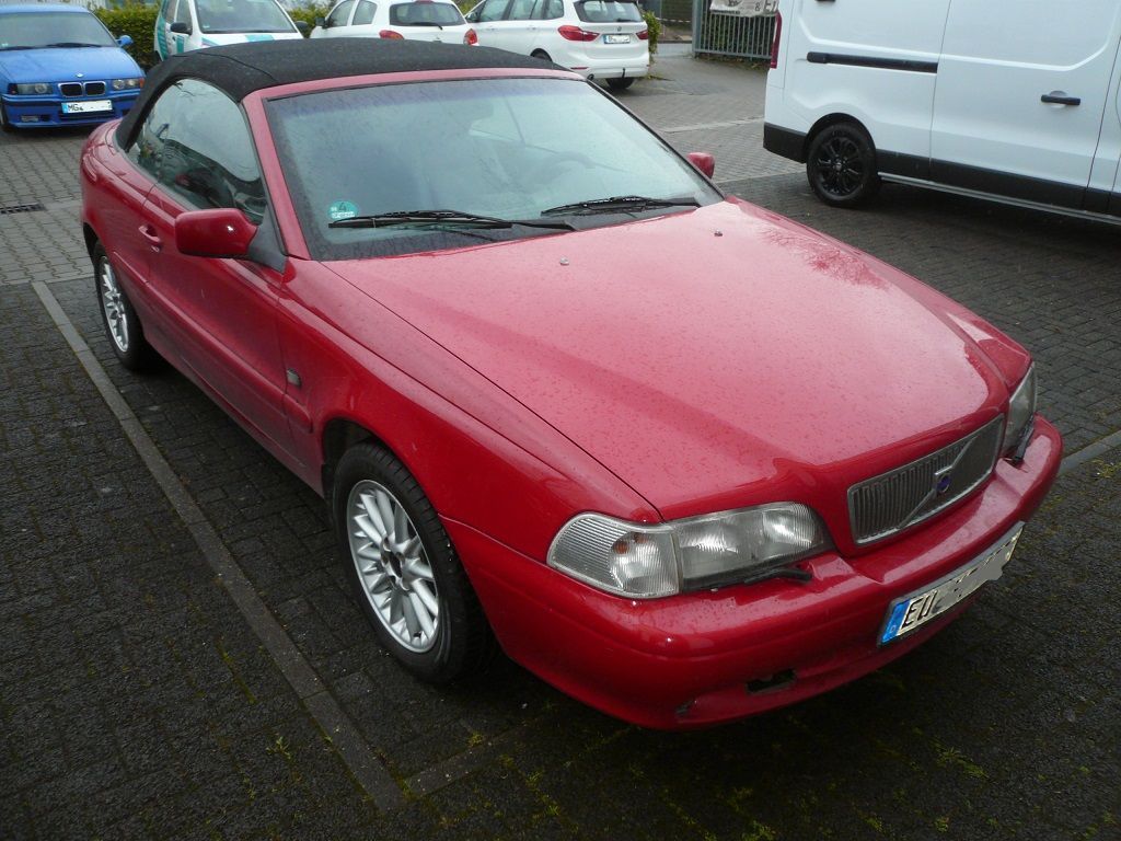 Volvo C70 Cabrio. Verdeckbezug in Sonnenland Stoff schwarz geliefert und montiert.
