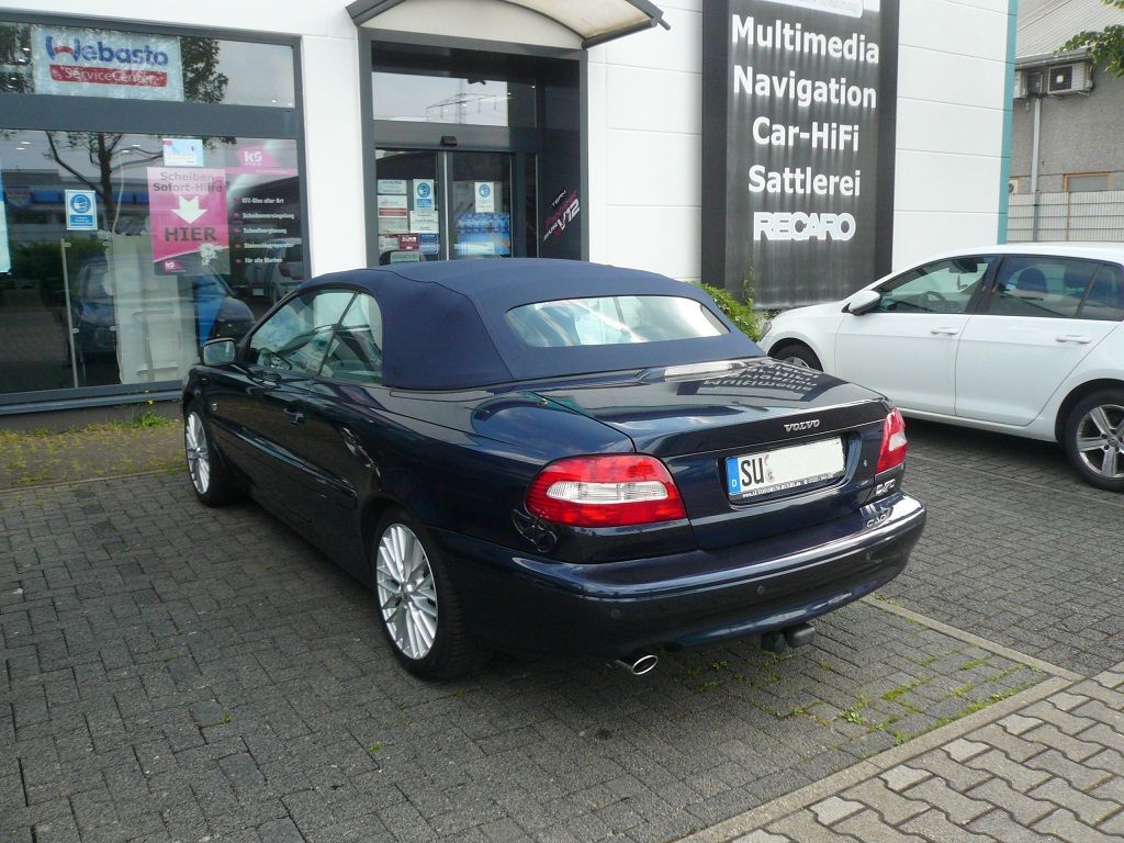 Volvo C70 Cabrio. Verdeckbezug in Sonnenland Stoff blau geliefert und montiert.