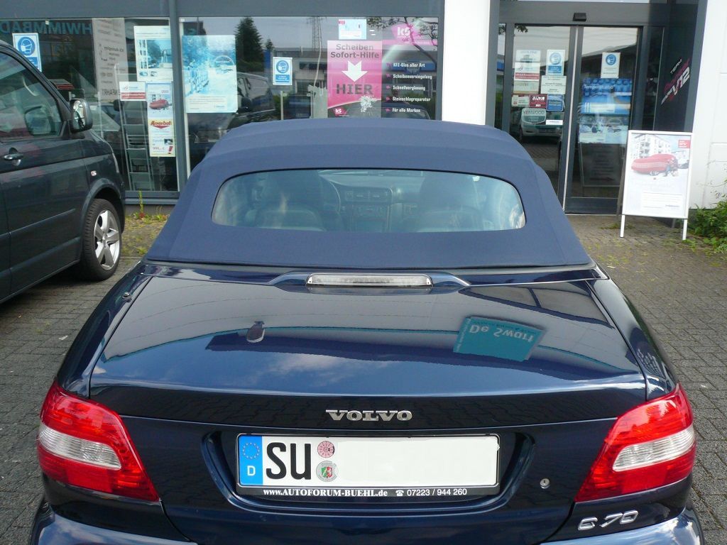 Volvo C70 Cabrio. Verdeckbezug in Sonnenland Stoff blau geliefert und montiert.