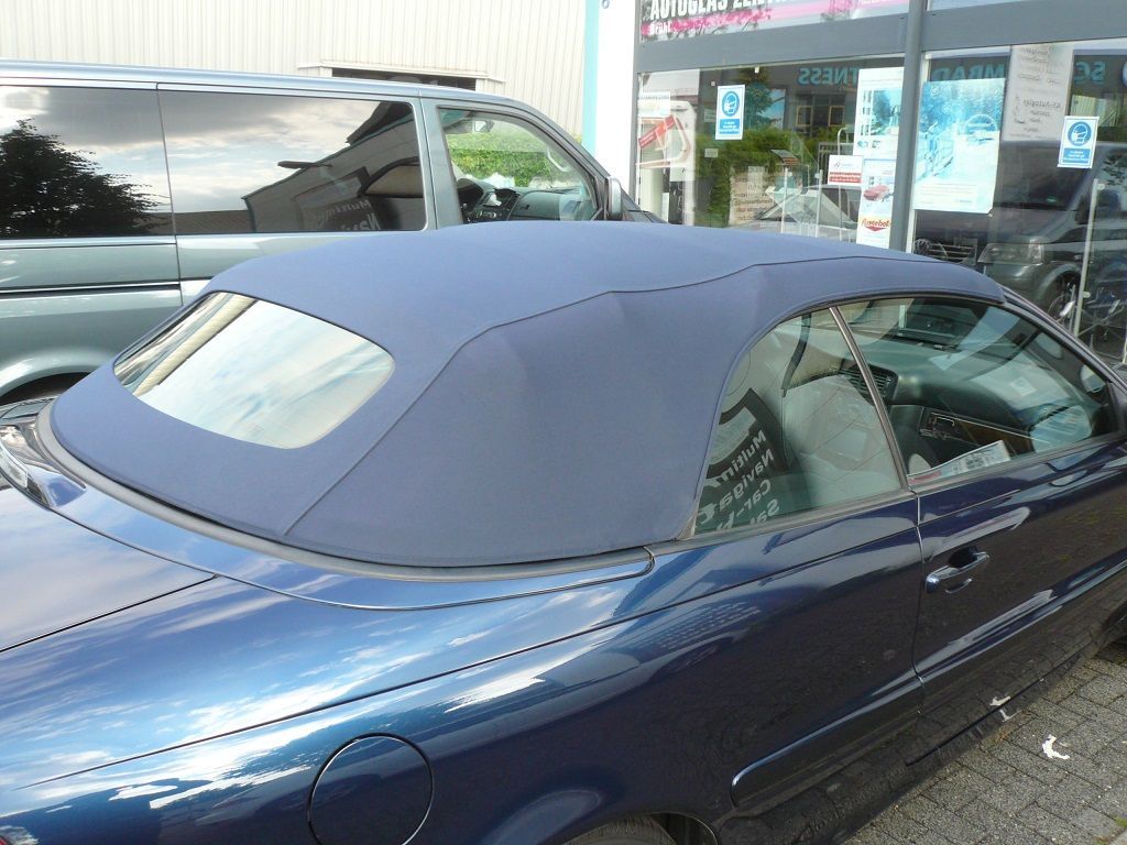 Volvo C70 Cabrio. Verdeckbezug in Sonnenland Stoff blau geliefert und montiert.