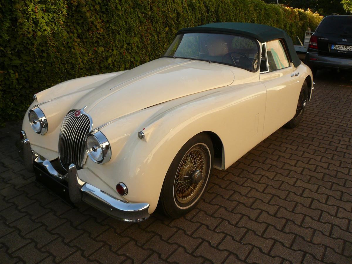 Jaguar XK150, Verdeckbezug in Sonnenland Stoff grün mit Innenhimmel und PVC Heckscheibe neu angefertigt und montiert.