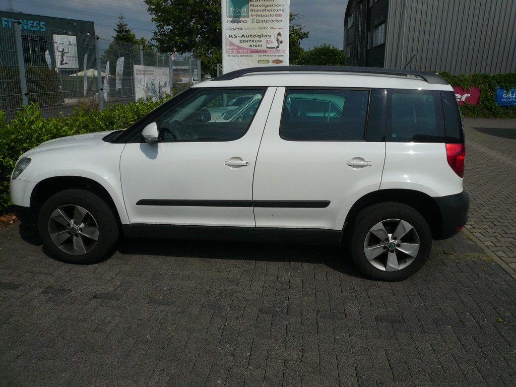 Kenwood DNX518VDABS fahrzeugspezifische Navigation im Skoda Yeti montiert.