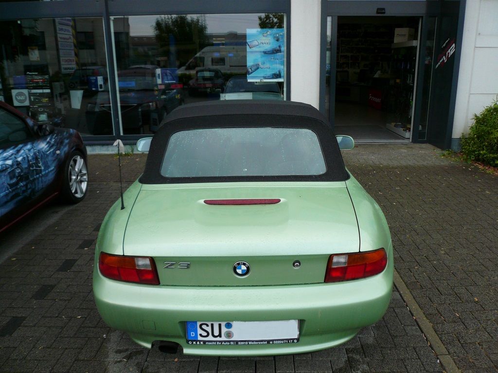 BMW Z3 , Verdeckbezug Sonnenland Stoff schwarz geliefert und montiert.