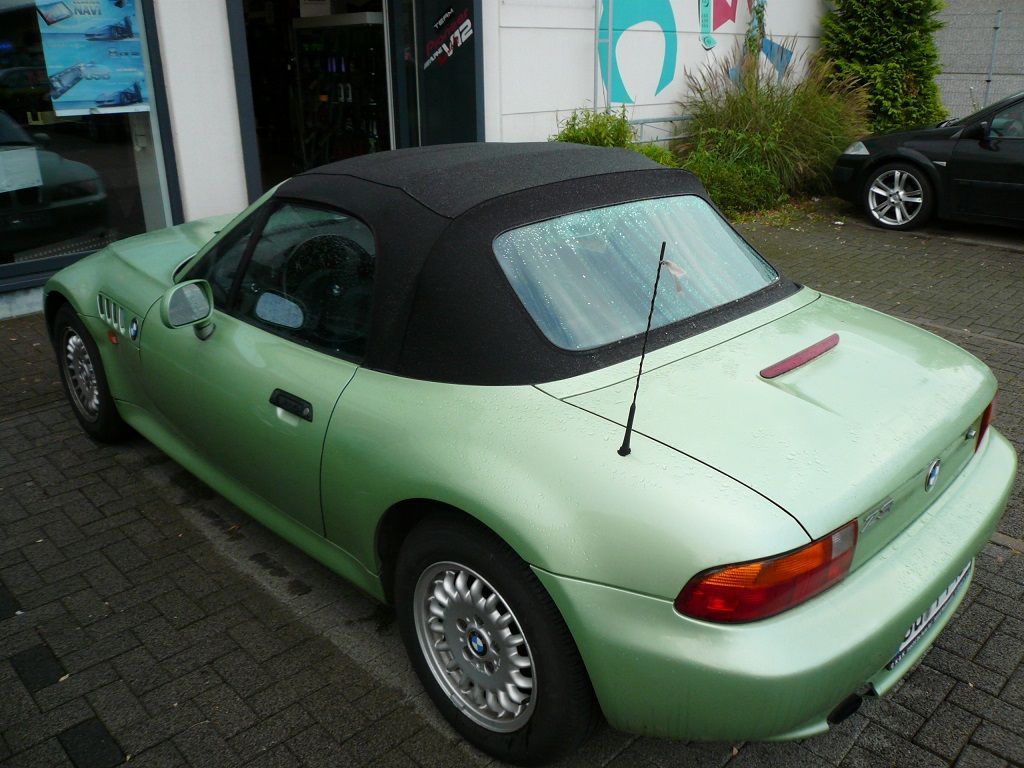 BMW Z3 , Verdeckbezug Sonnenland Stoff schwarz geliefert und montiert.