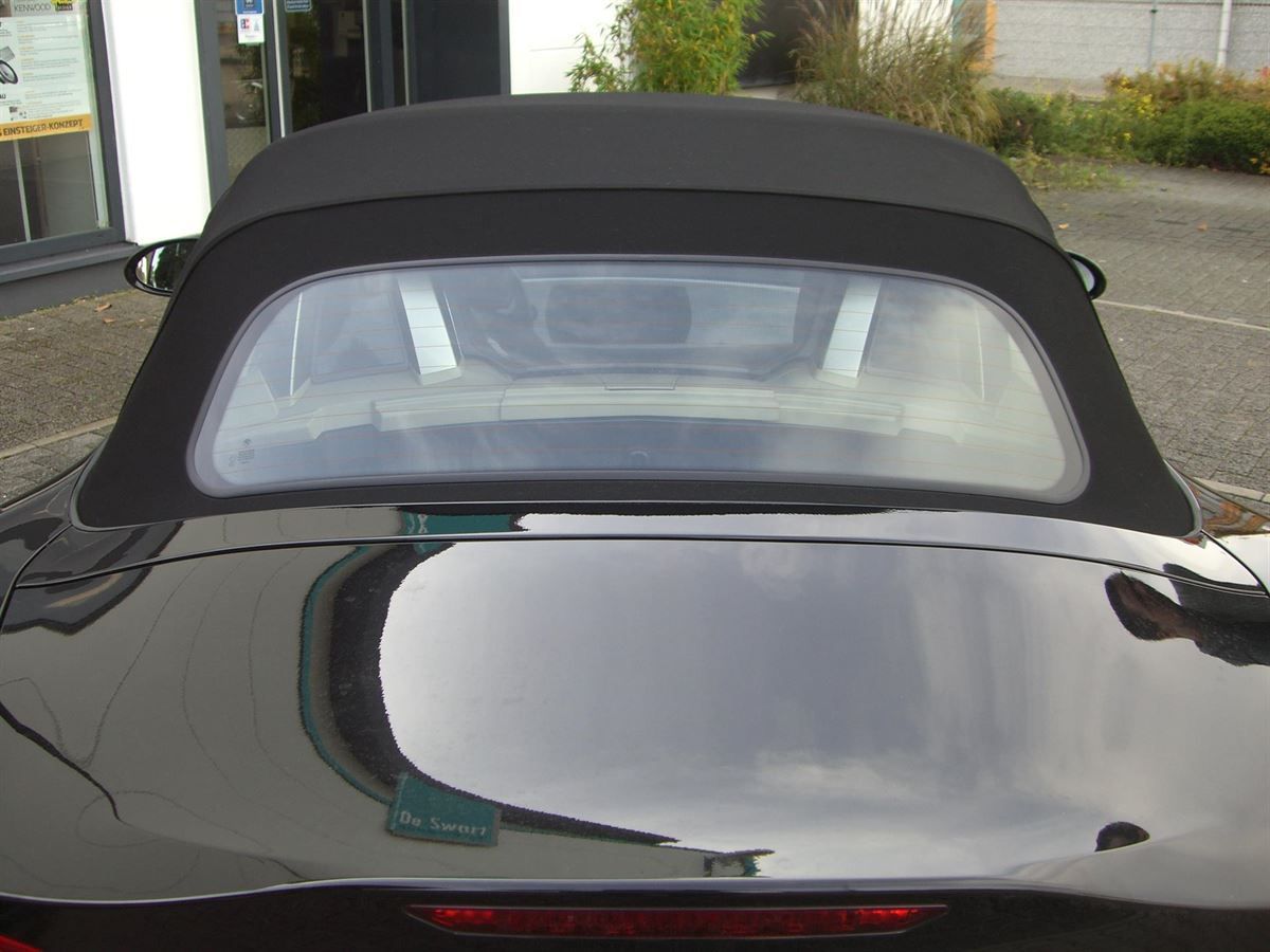 BMW Z4 , Verdeckbezug Sonnenland Stoff schwarz geliefert und montiert.