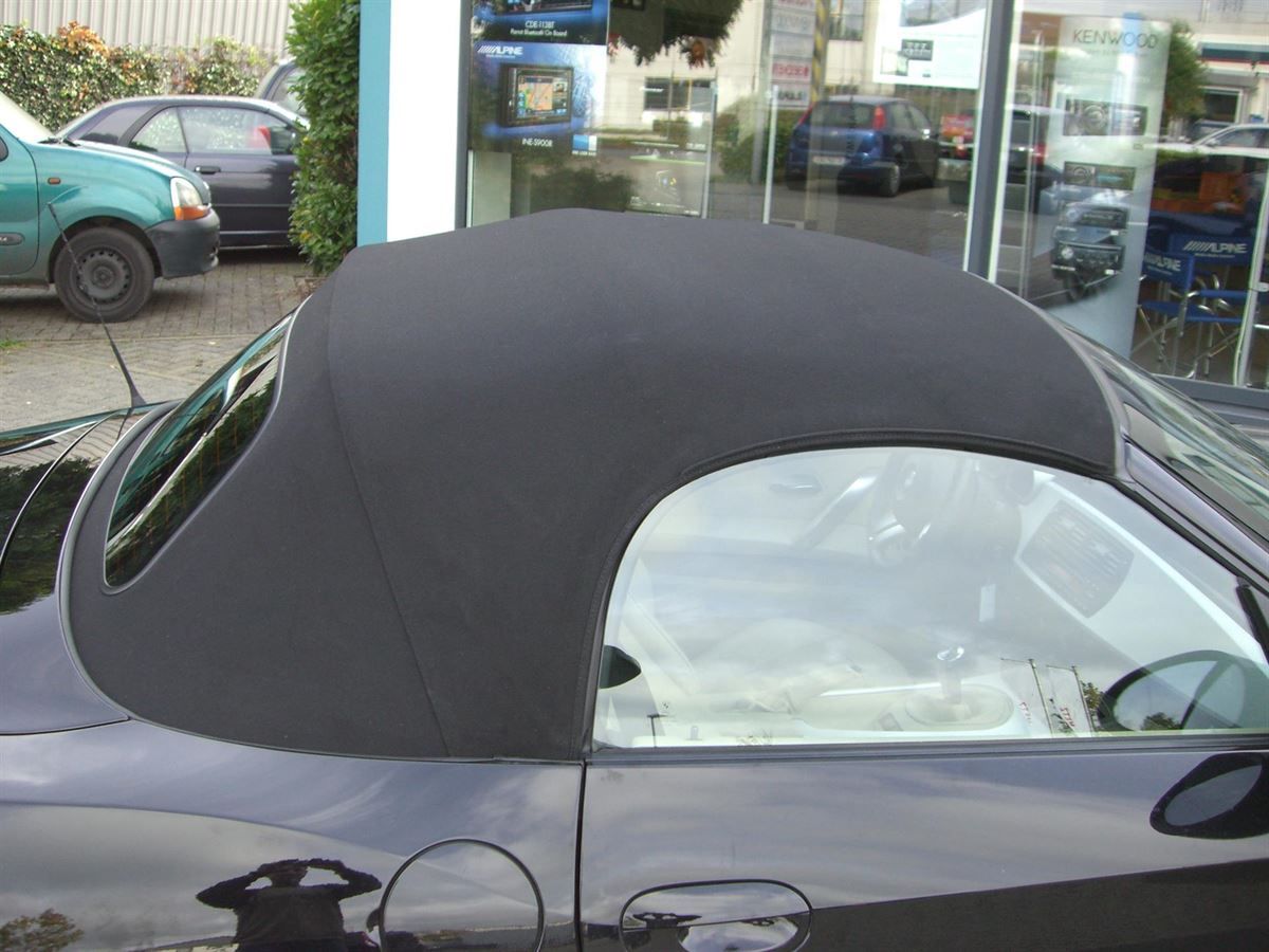 BMW Z4 , Verdeckbezug Sonnenland Stoff schwarz geliefert und montiert.