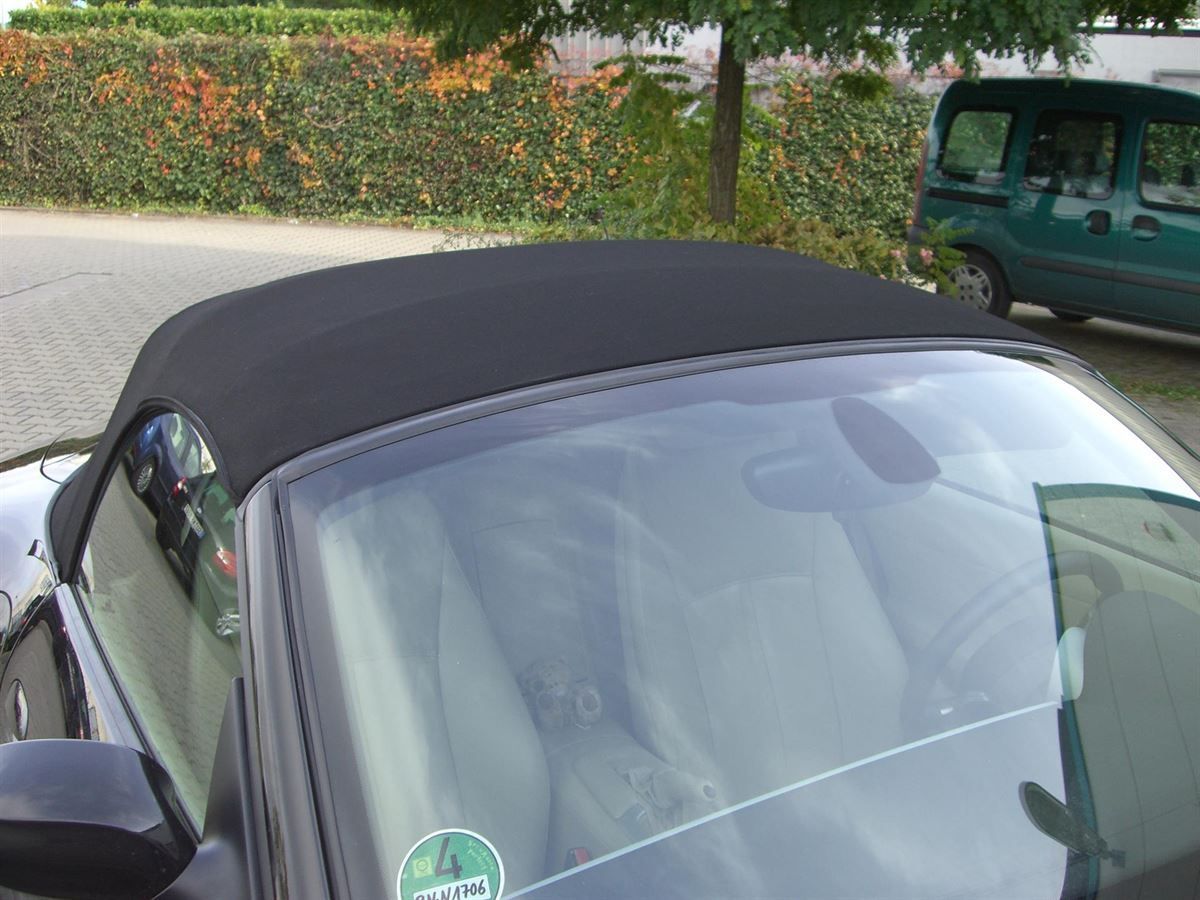 BMW Z4 , Verdeckbezug Sonnenland Stoff schwarz geliefert und montiert.