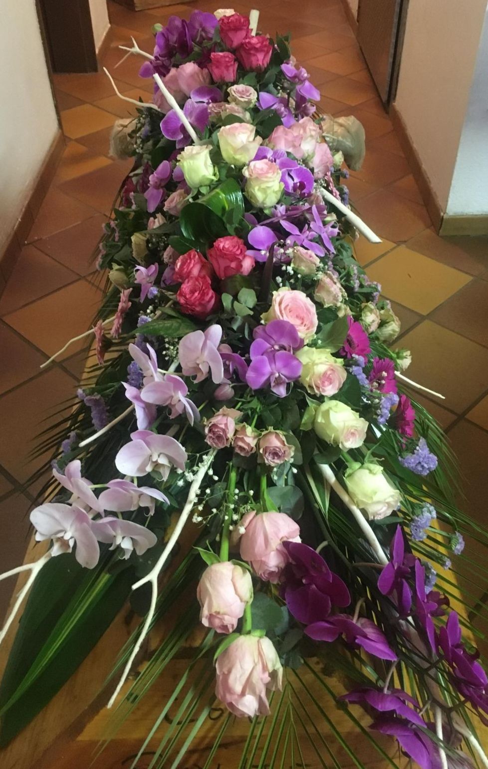 Bouquet de lys, hortensias et gypsophiles blancs