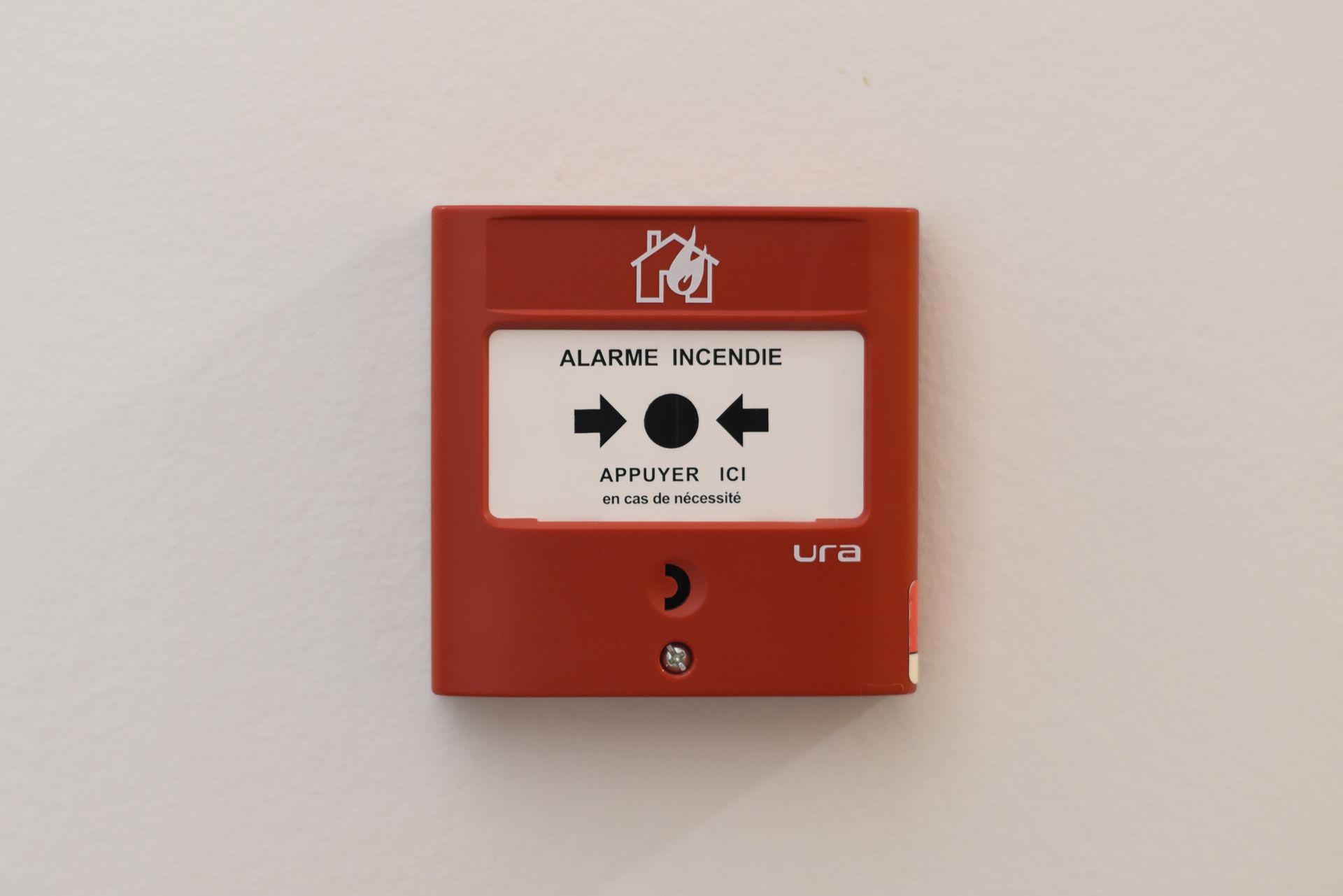 Déclencheur d'alarme incendie rouge
