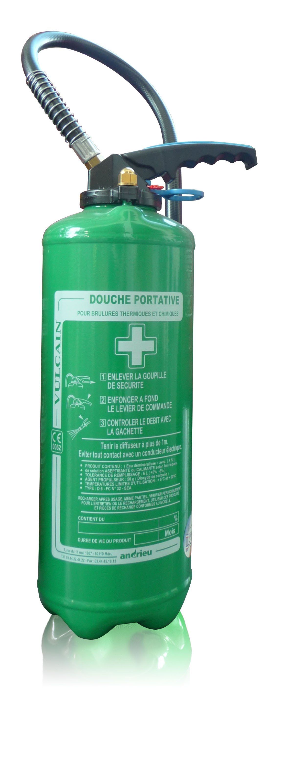 Extincteur vert avec tuyau et poignée noirs
