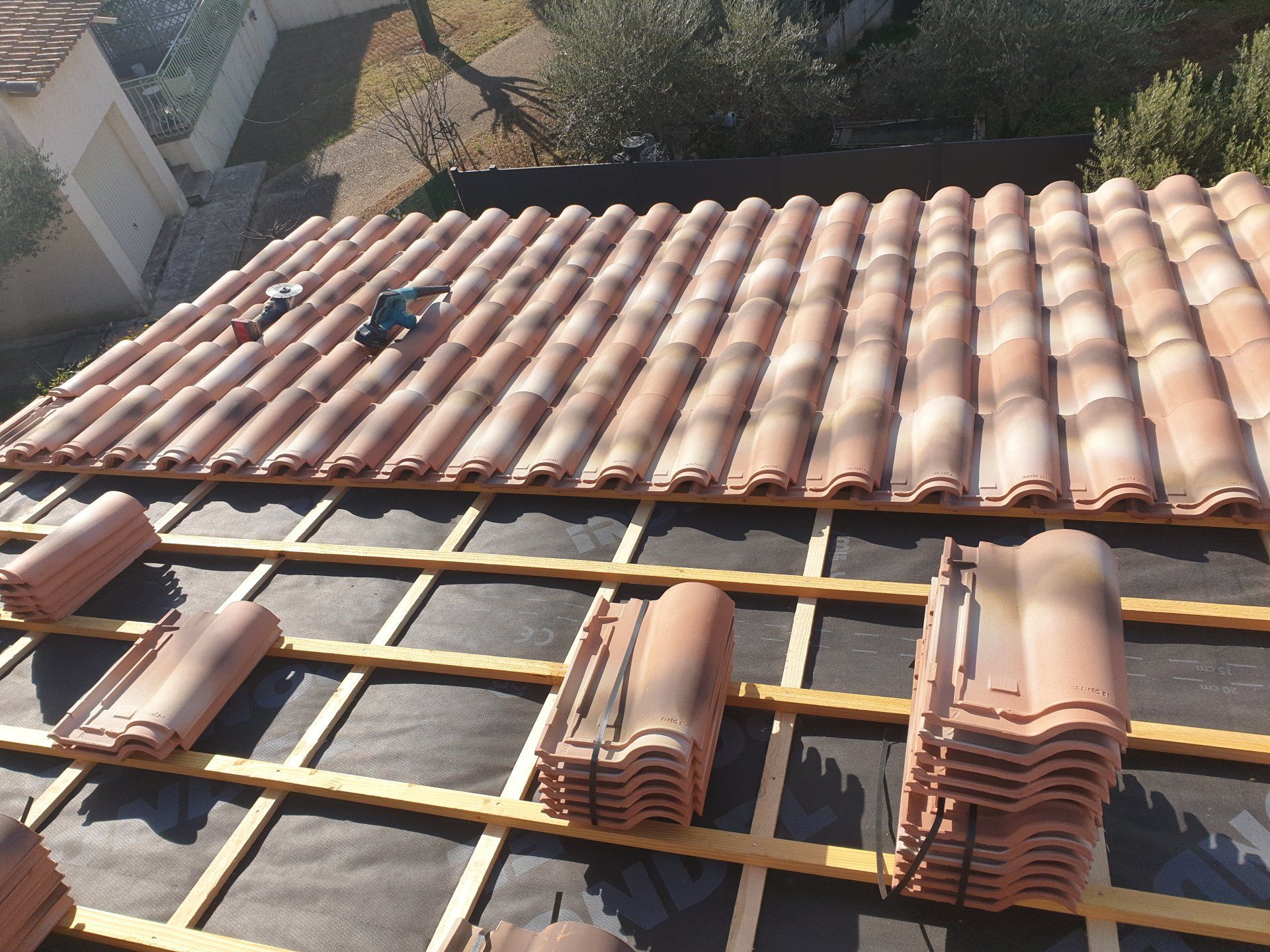 Alignement des tuiles pour une meilleure étanchéité