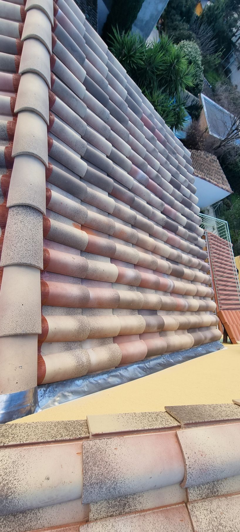 Travaux de zinguerie d'un toit pentu