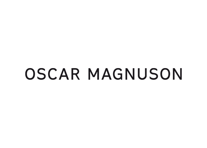 Das Logo von Oscar Magnuson ist auf einem weißen Hintergrund.