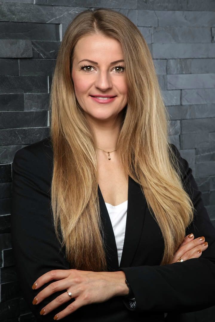 Lara Stegemann – Praxisinhaberin & Logopädin Lara Stegemann – Praxisinhaberin & Logopädin