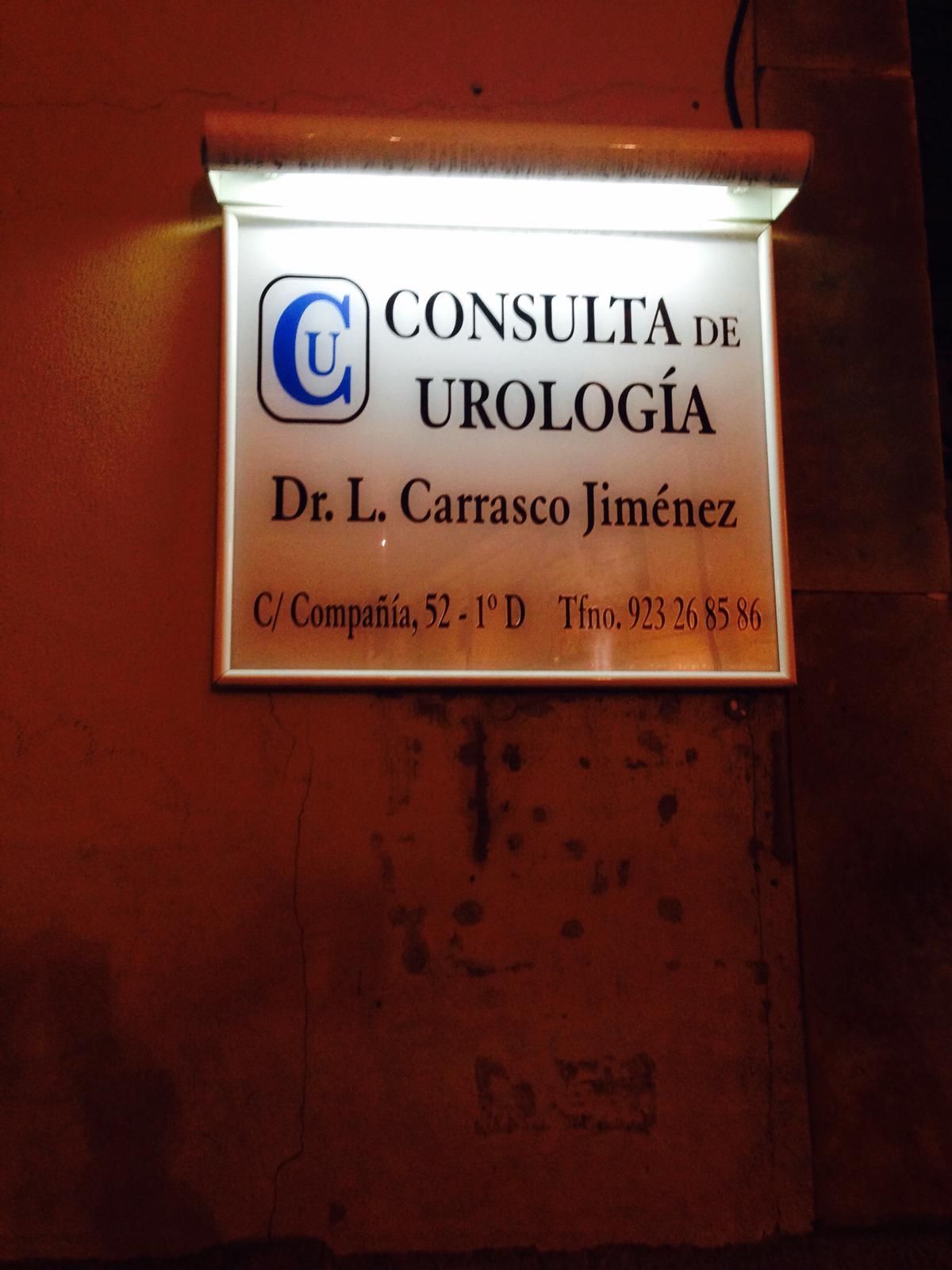 Un cartel que dice consulta de urología.