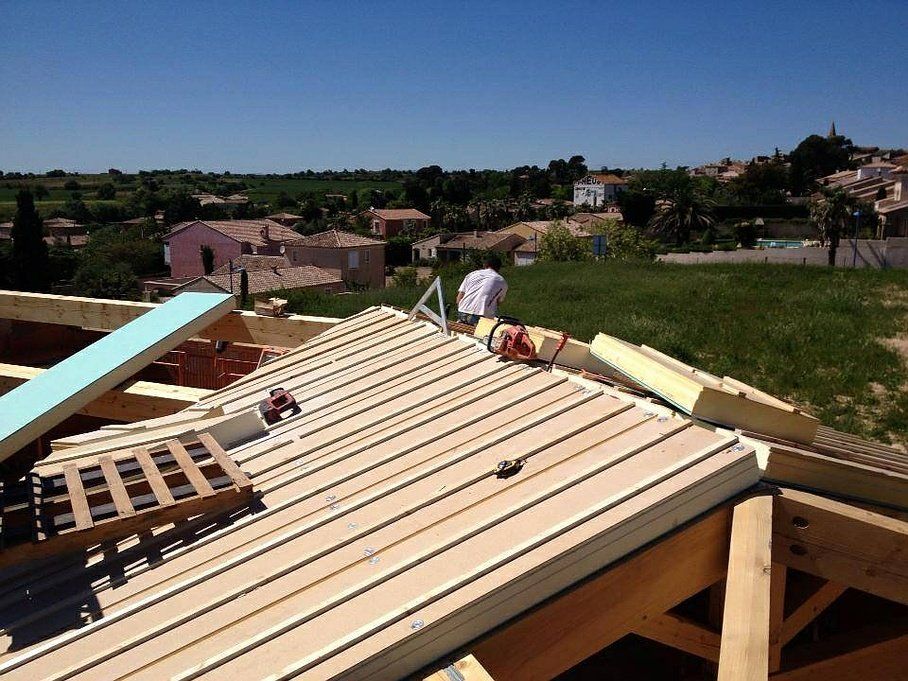 Réalisations JCR charpente dans l'Hérault panneaux sous toiture