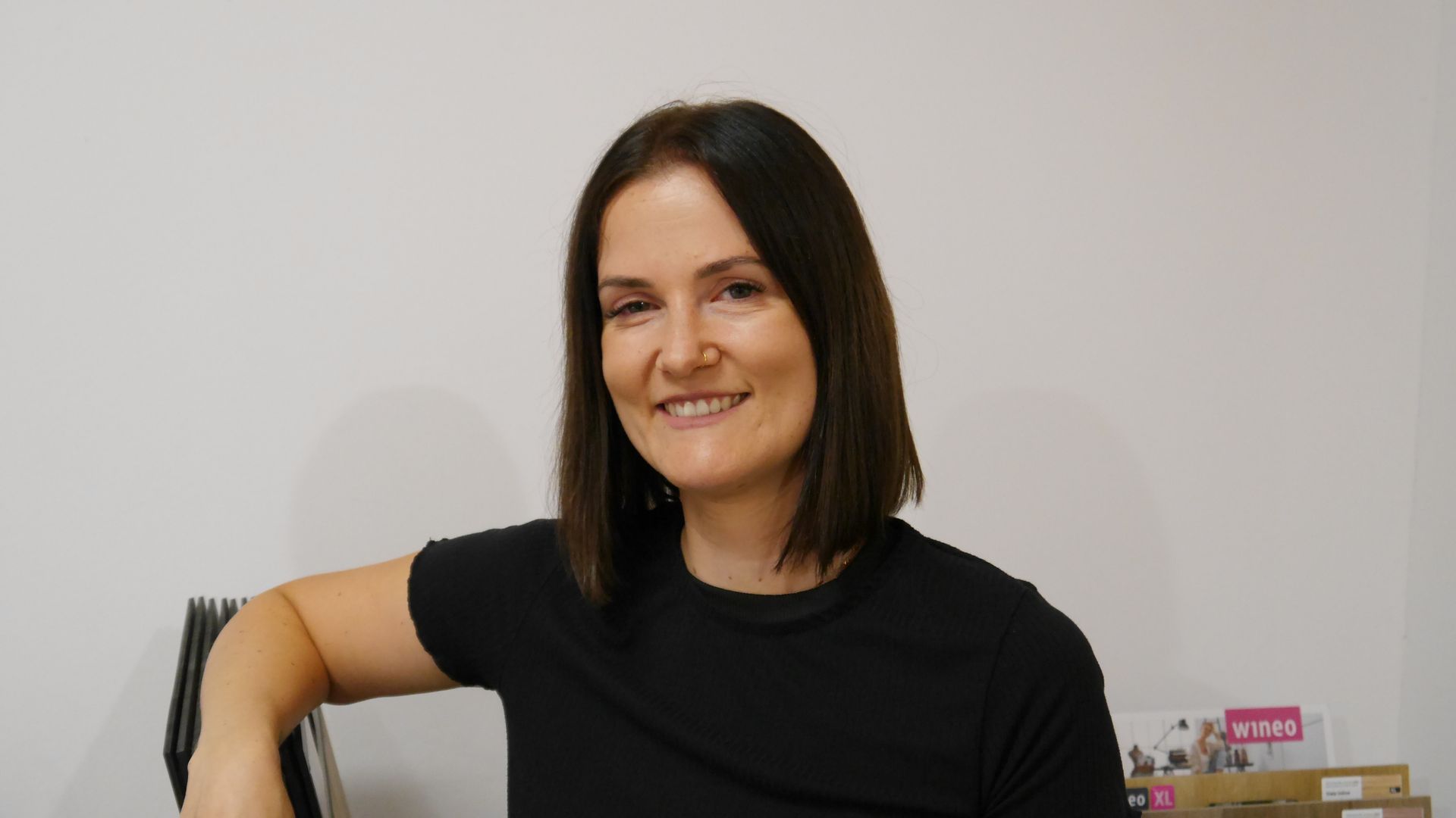 Eine Nahaufnahme einer Sanddüne in der Wüste.